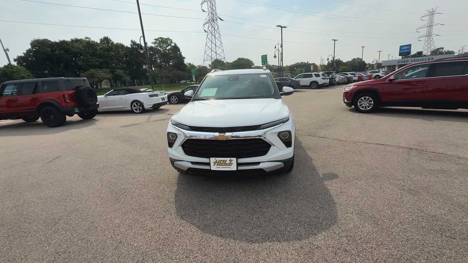 Certified Used 2025 Summit White Chevrolet LT image 3