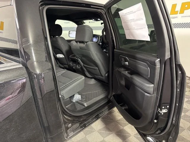 New 2026 Diamond Black Crystal Pearl-Coat Exterior Paint RAM BIG HORN image 19