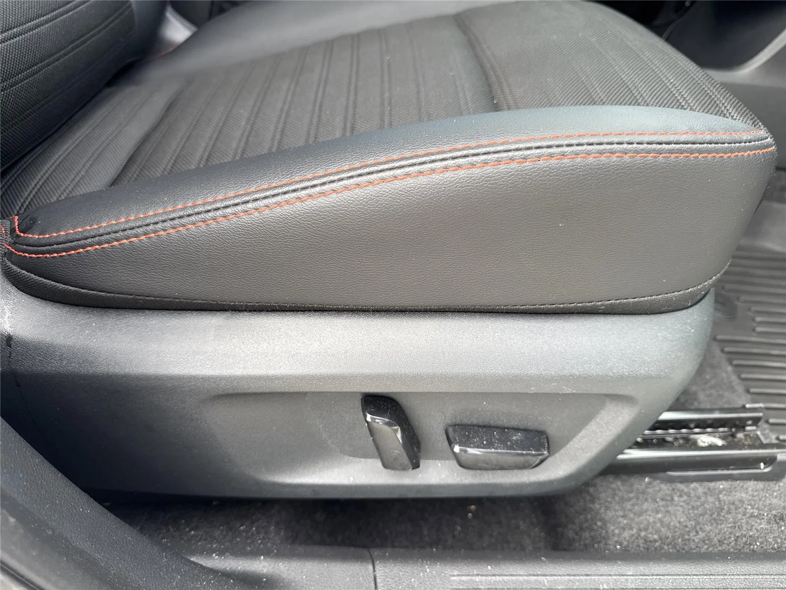Used 2025 Everest White Pearl Nissan Rock Creek image 34
