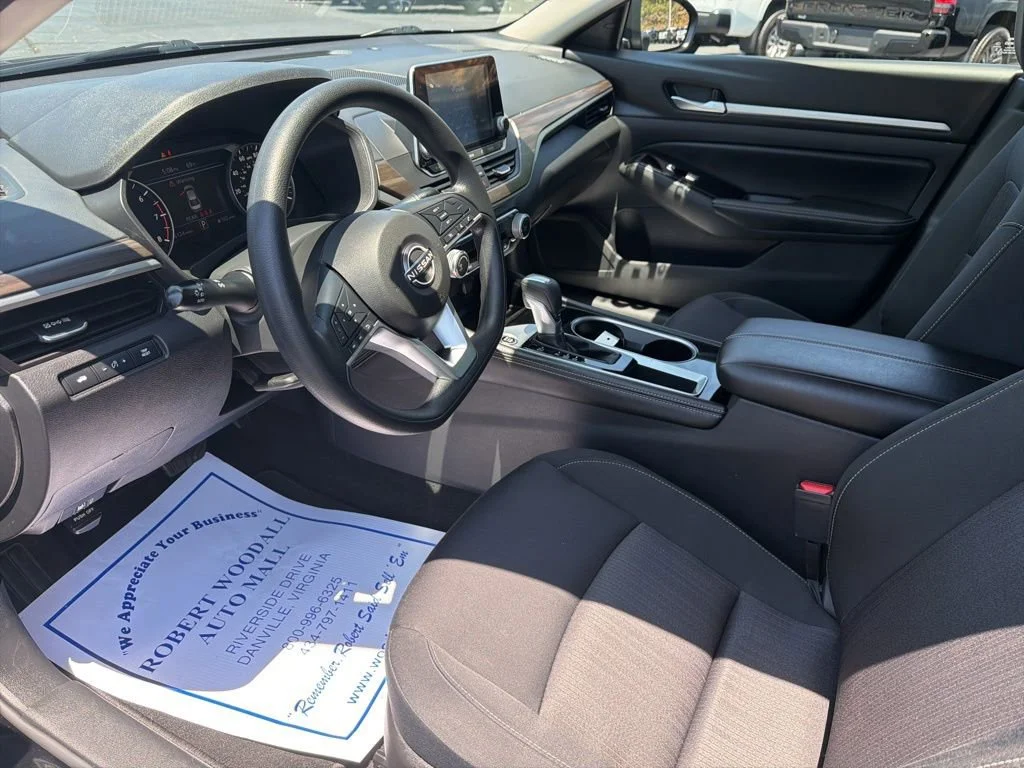 Used 2023 Black Nissan 2.5 SV image 14