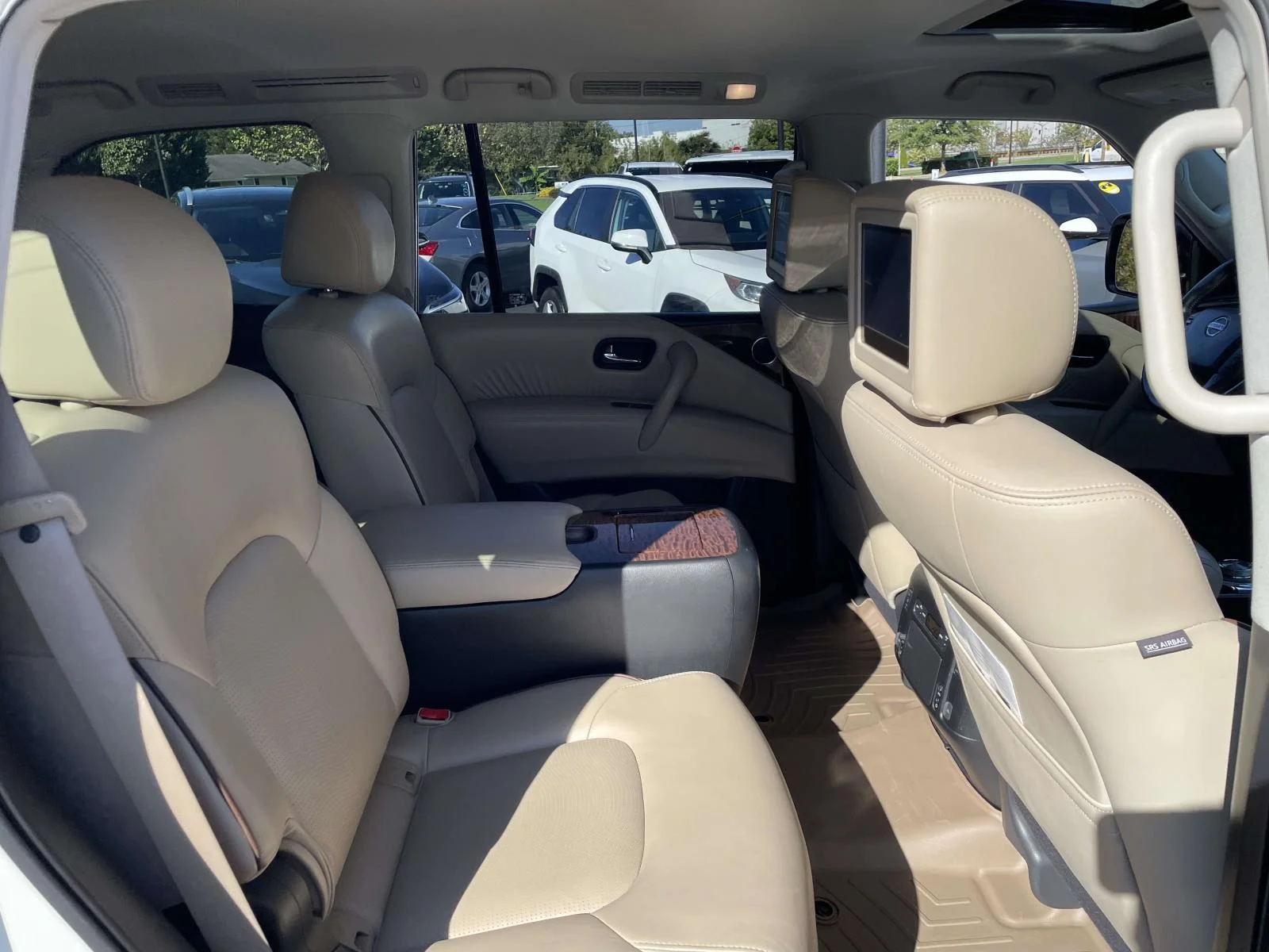 Used 2020 White Nissan Platinum 4WD image 9