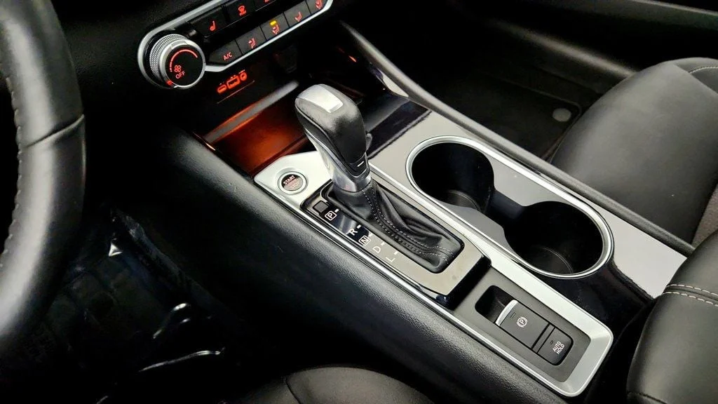Used 2022 Super Black Nissan 2.5 SV Sedan image 17