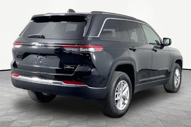 Used 2023 Black Jeep Laredo image 6