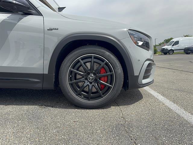 New 2026 MANUFAKTUR Alpine Grey Mercedes-Benz AMG® GLB 35 image 26