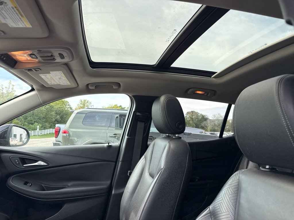 Used 2021 Ebony Twilight Metallic Buick Essence image 2
