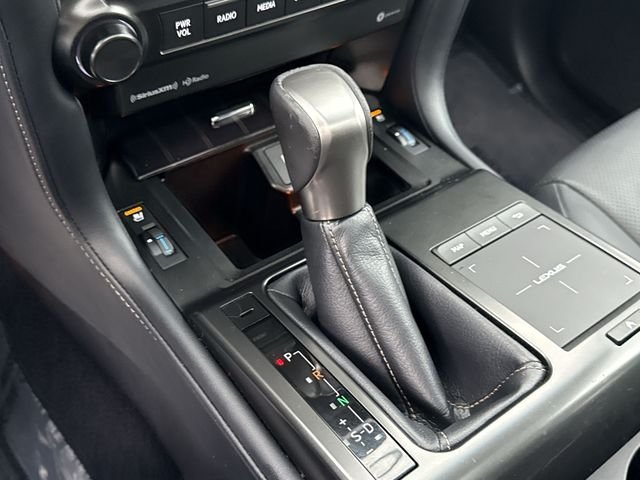 Certified Used 2022 White Lexus 460 image 20
