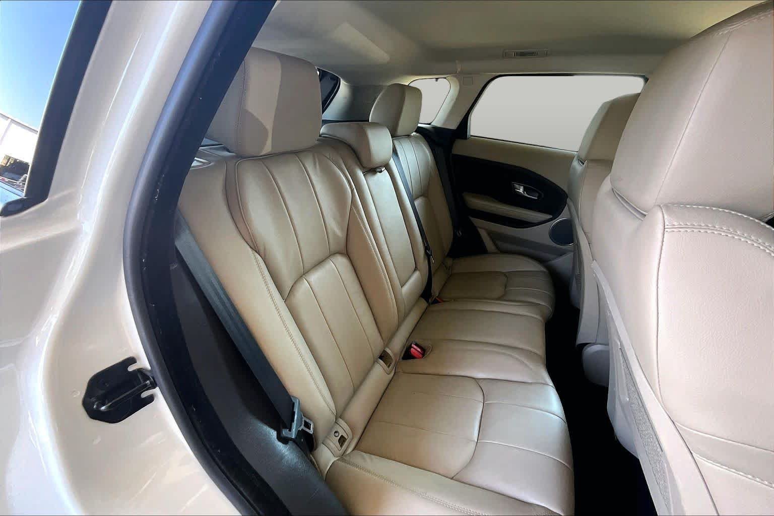 Used 2018 Fuji White Land Rover SE image 19