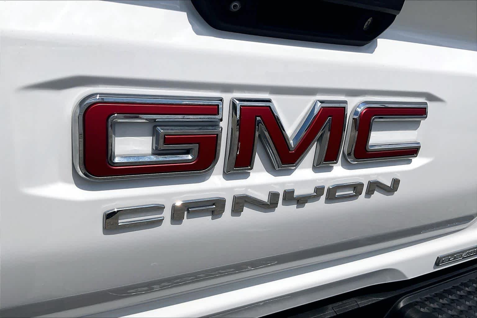 Used 2023 Summit White GMC 2WD Elevation image 29