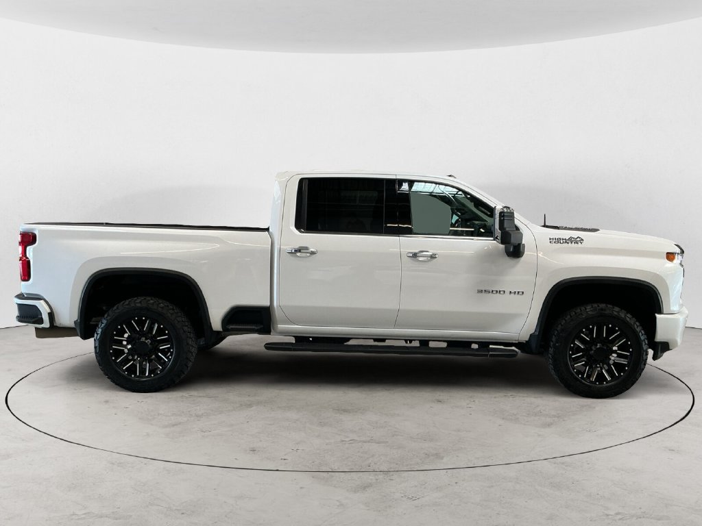 Used 2022 White Chevrolet High Country image 7