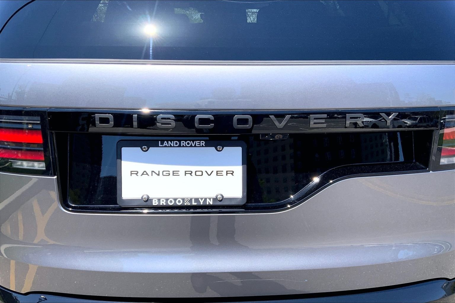 Certified Used 2025 Eiger Grey Metallic Land Rover Dynamic SE image 8