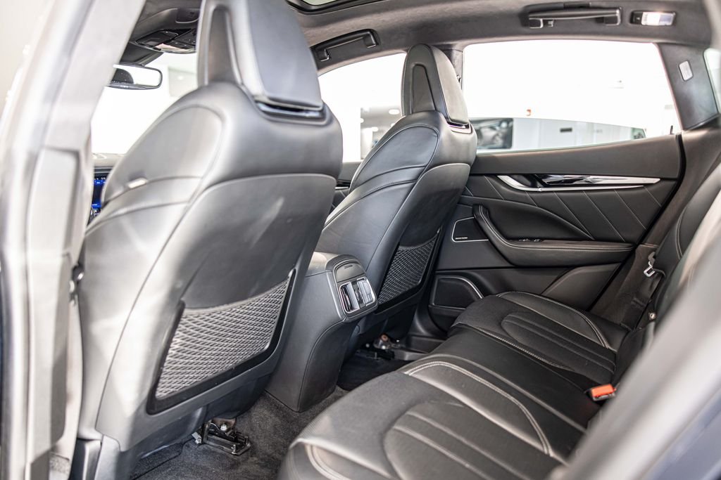 Used 2019 White Maserati S GranSport image 37