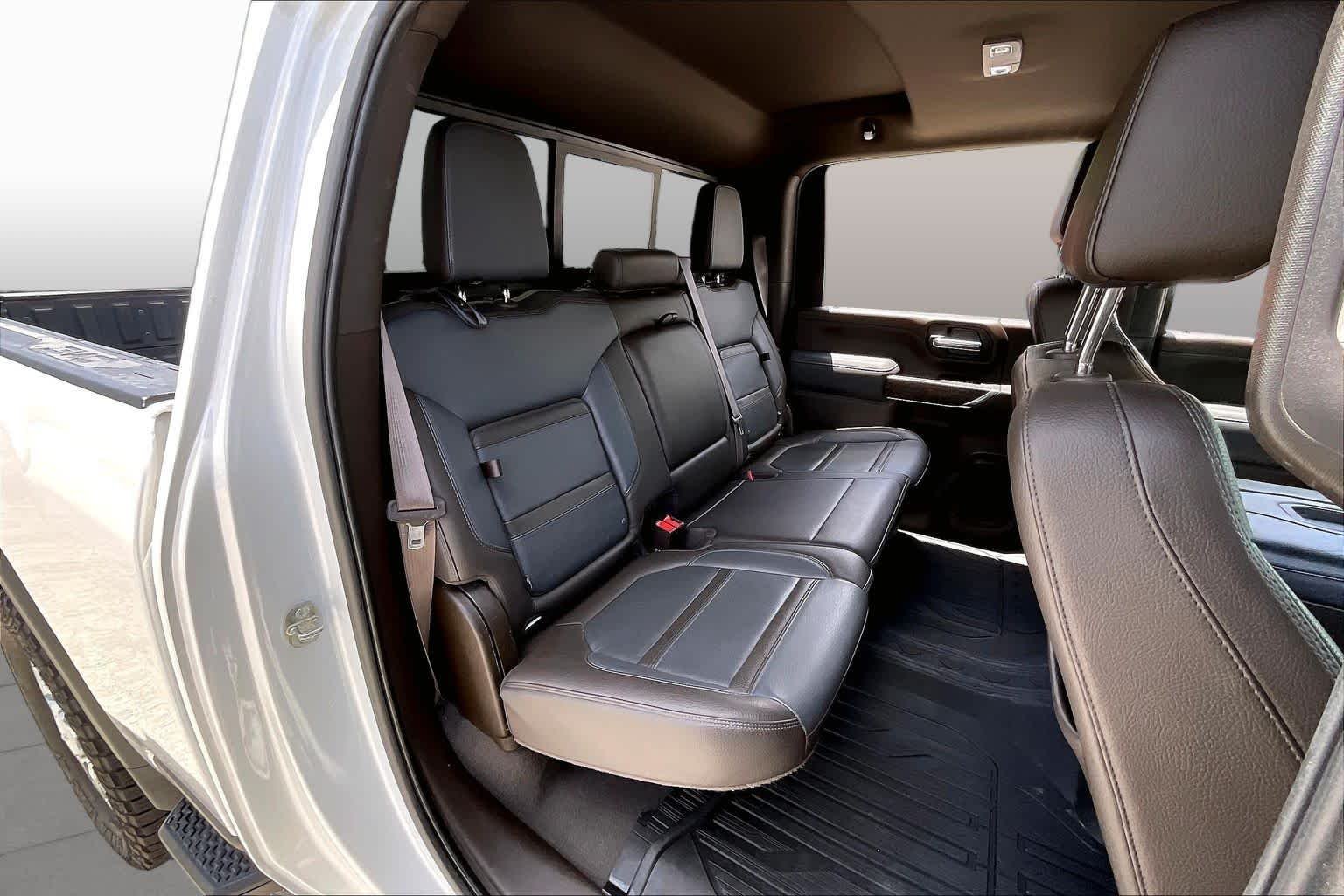 Used 2022 White Frost Tricoat GMC Denali image 20