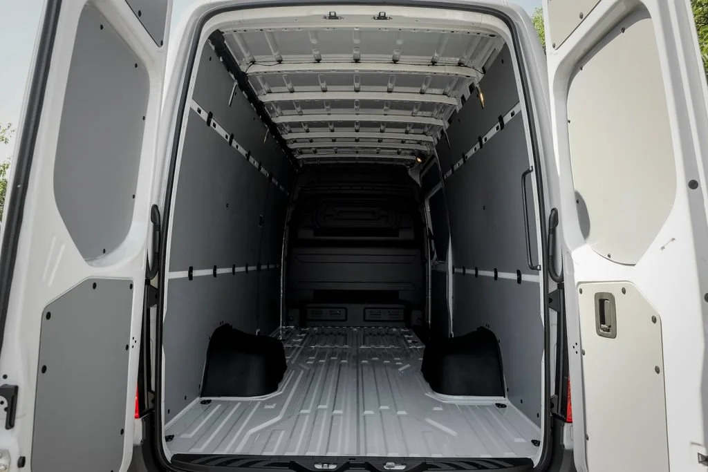 New 2026 Arctic White Mercedes-Benz Cargo 170 WB image 40