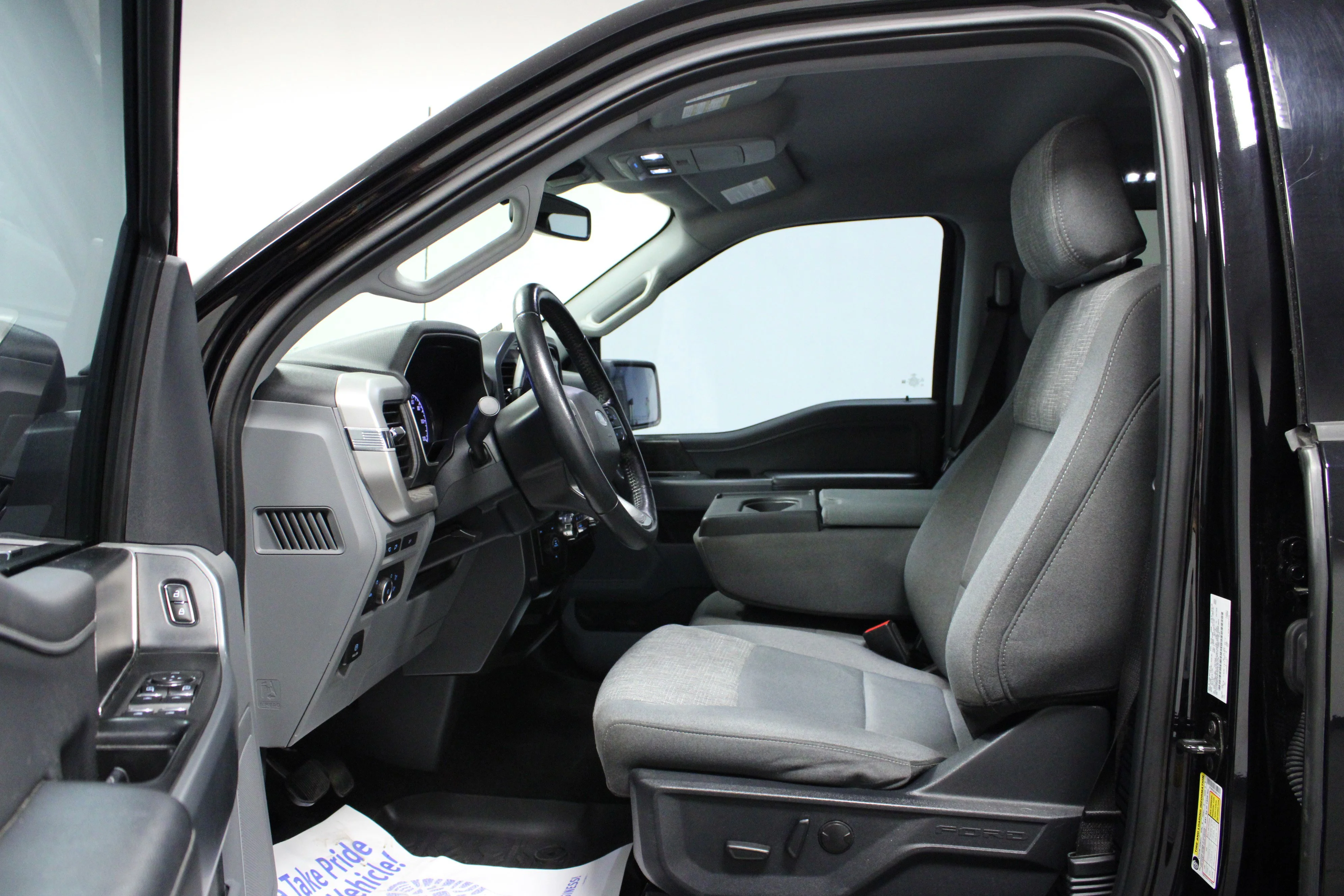 Used 2022 Agate Black Metallic Ford XLT image 12