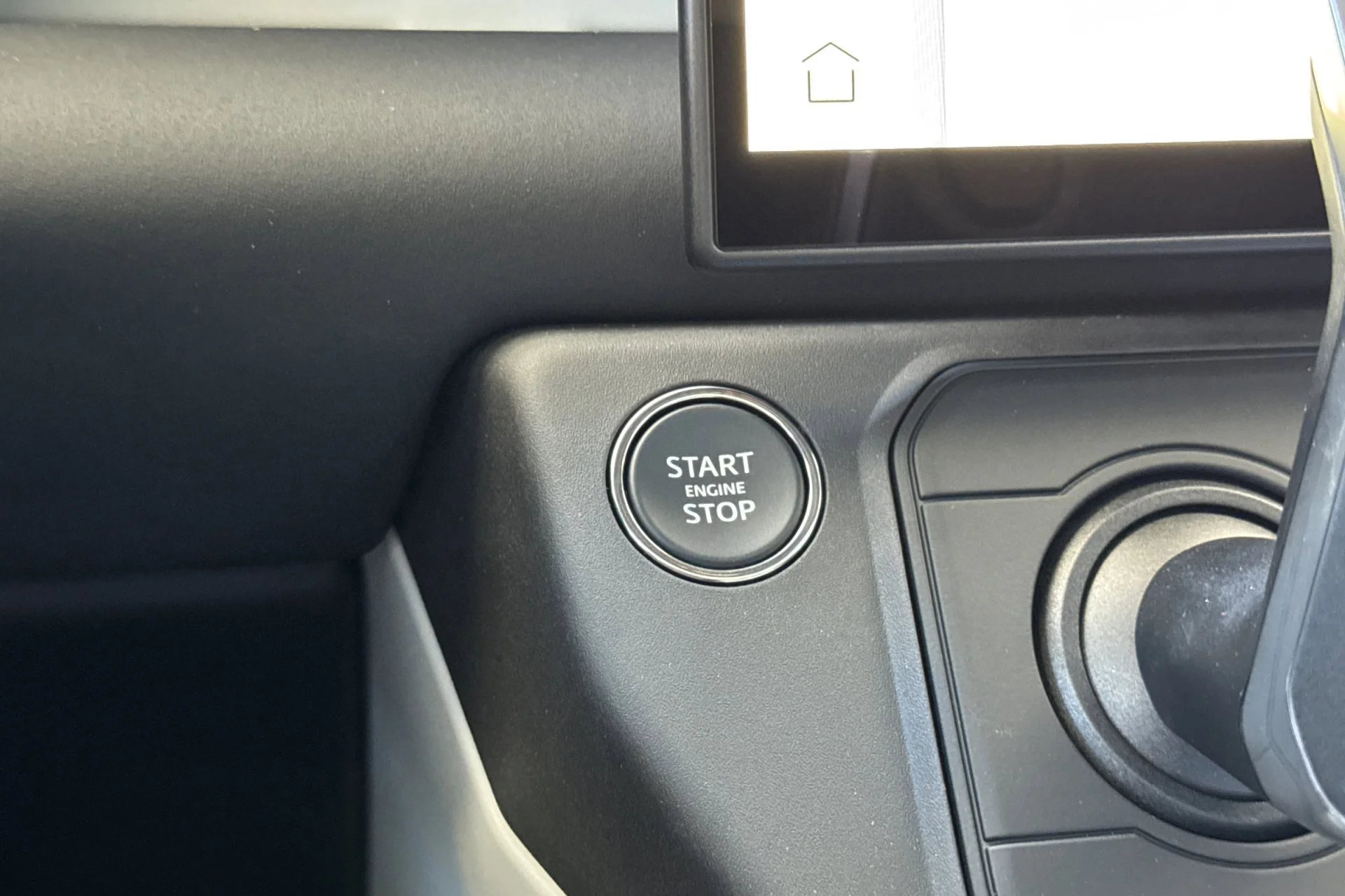 New 2026 Fuji White Land Rover X-Dynamic SE image 25