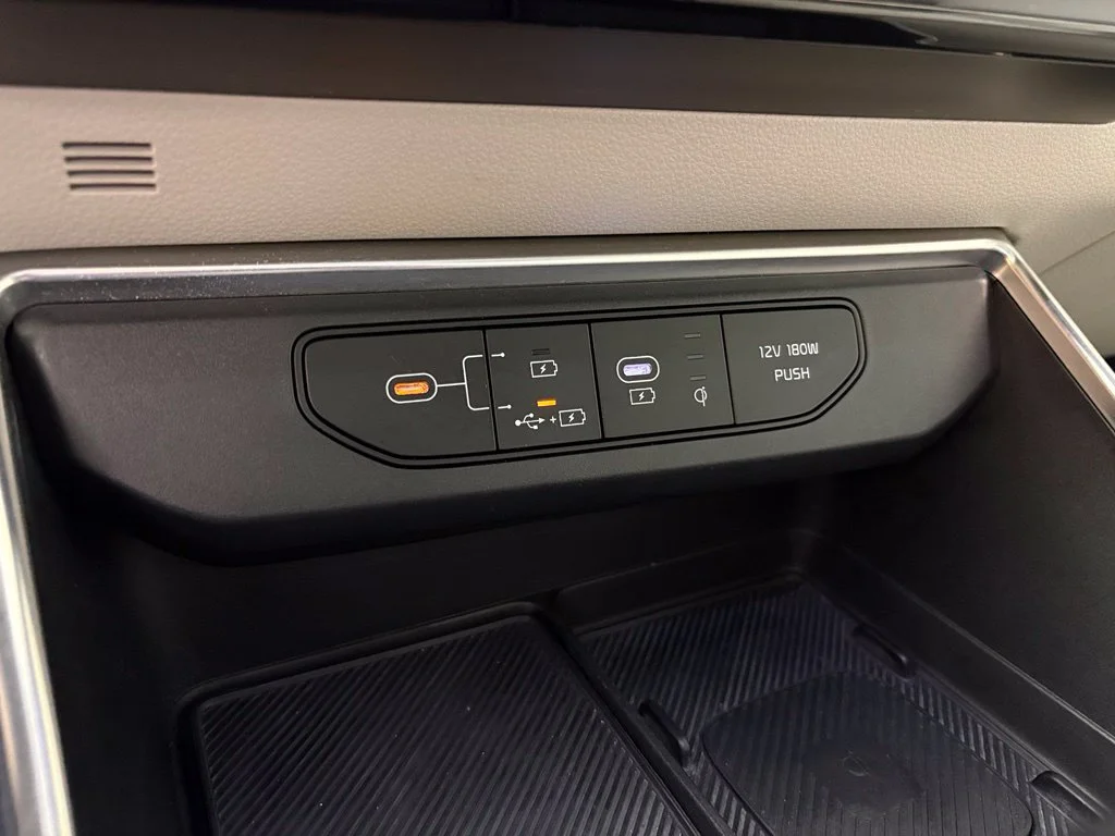 Used 2025 White Kia SX Prestige image 30