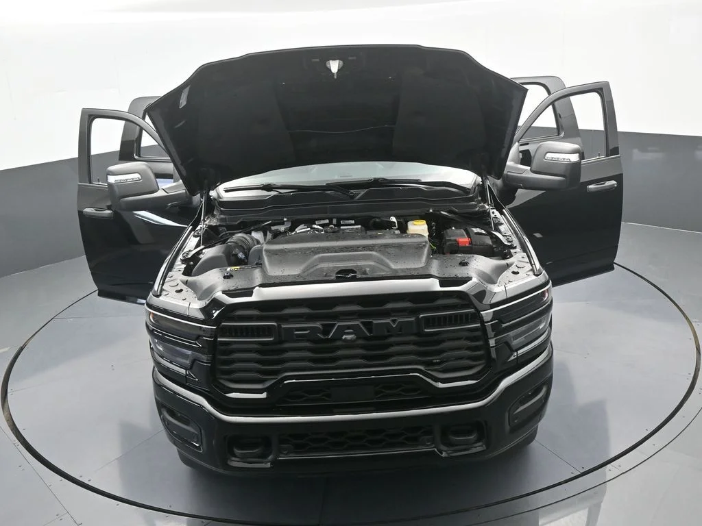 New 2026 Diamond Black Crystal Pearl-Coat Exterior Paint RAM Tradesman image 59