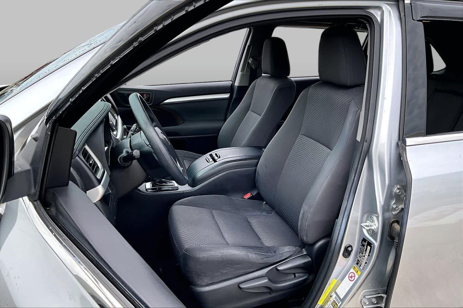 Used 2016 Silver Sky Metallic Toyota LE image 7