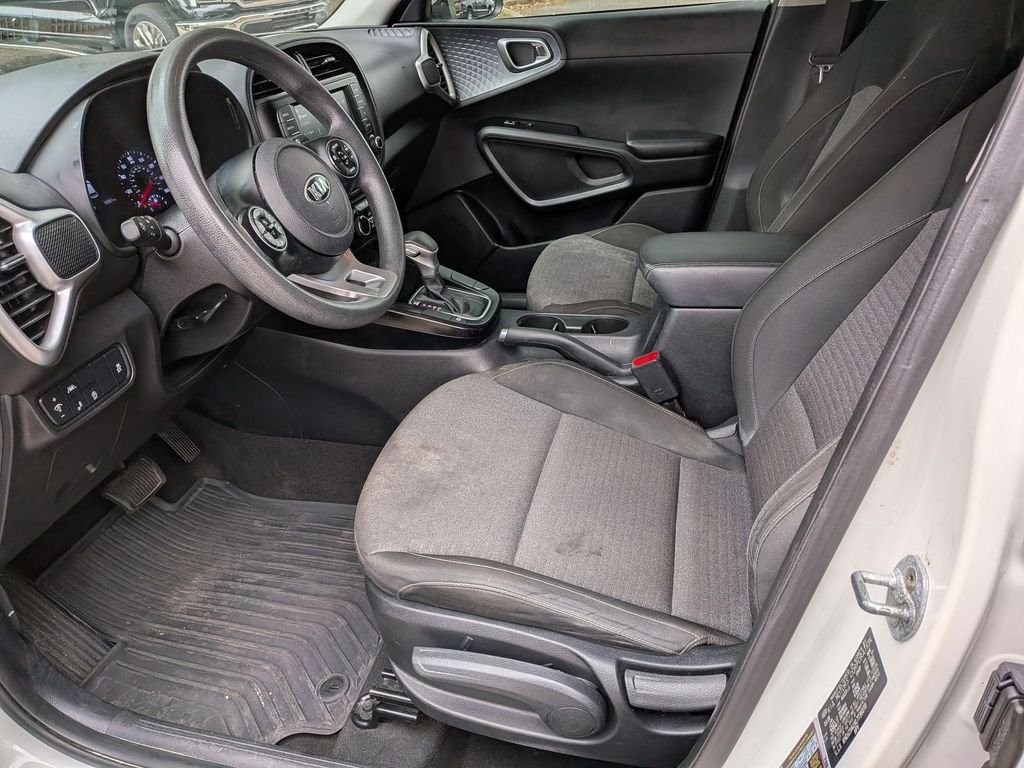 Used 2020 White Kia S image 11