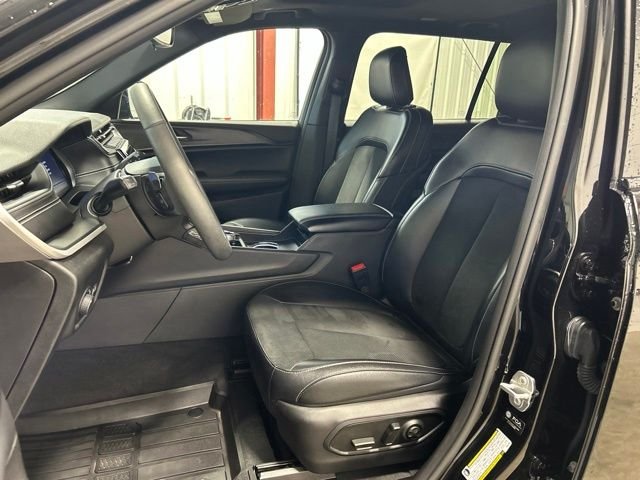 Used 2024 Diamond Black Crystal Pearlcoat Jeep Altitude X image 12
