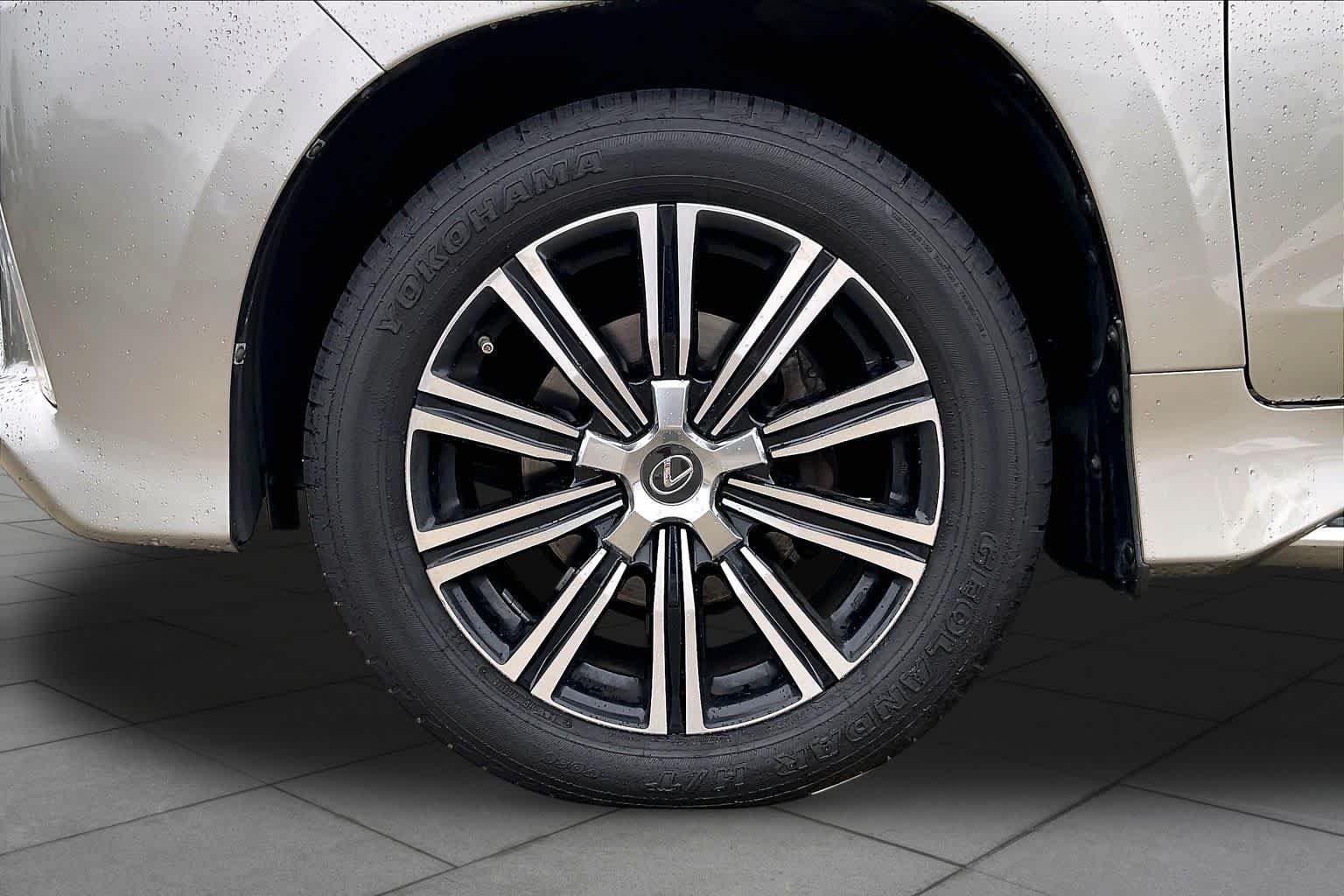 Used 2019 Atomic Silver Lexus  image 9