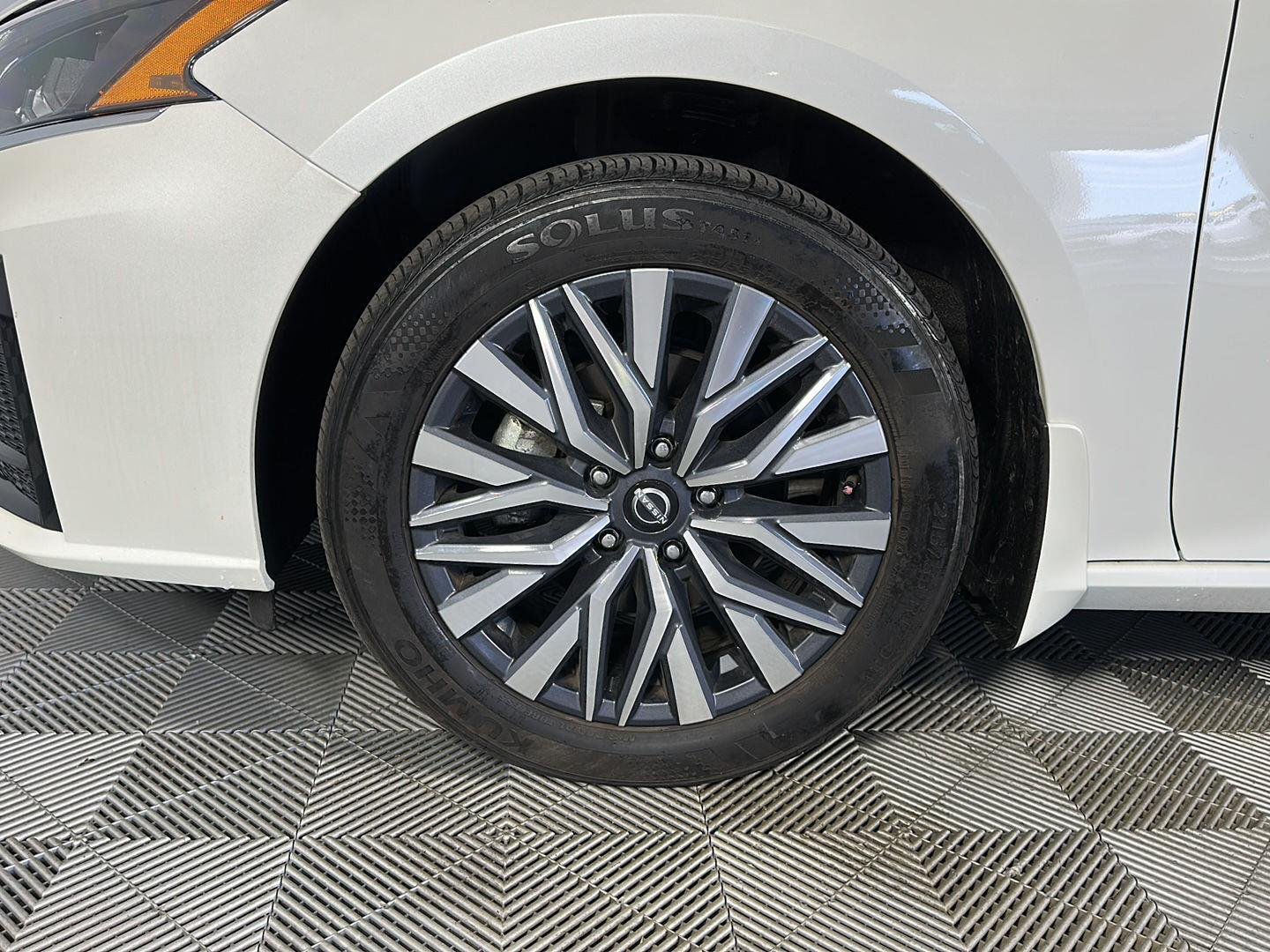 Certified Used 2024 Pearl White Tricoat Nissan 2.5 SV image 12
