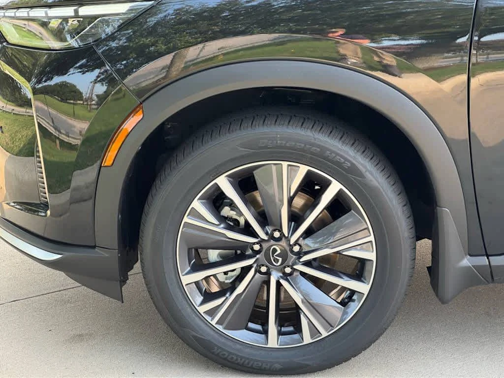 New 2027 HARBOR GRAY INFINITI Luxe FWD image 6