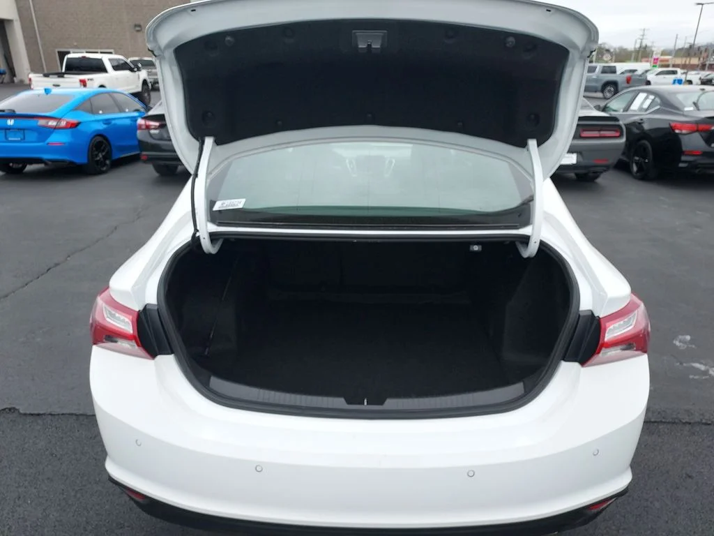 Used 2024 White Chevrolet LT image 28