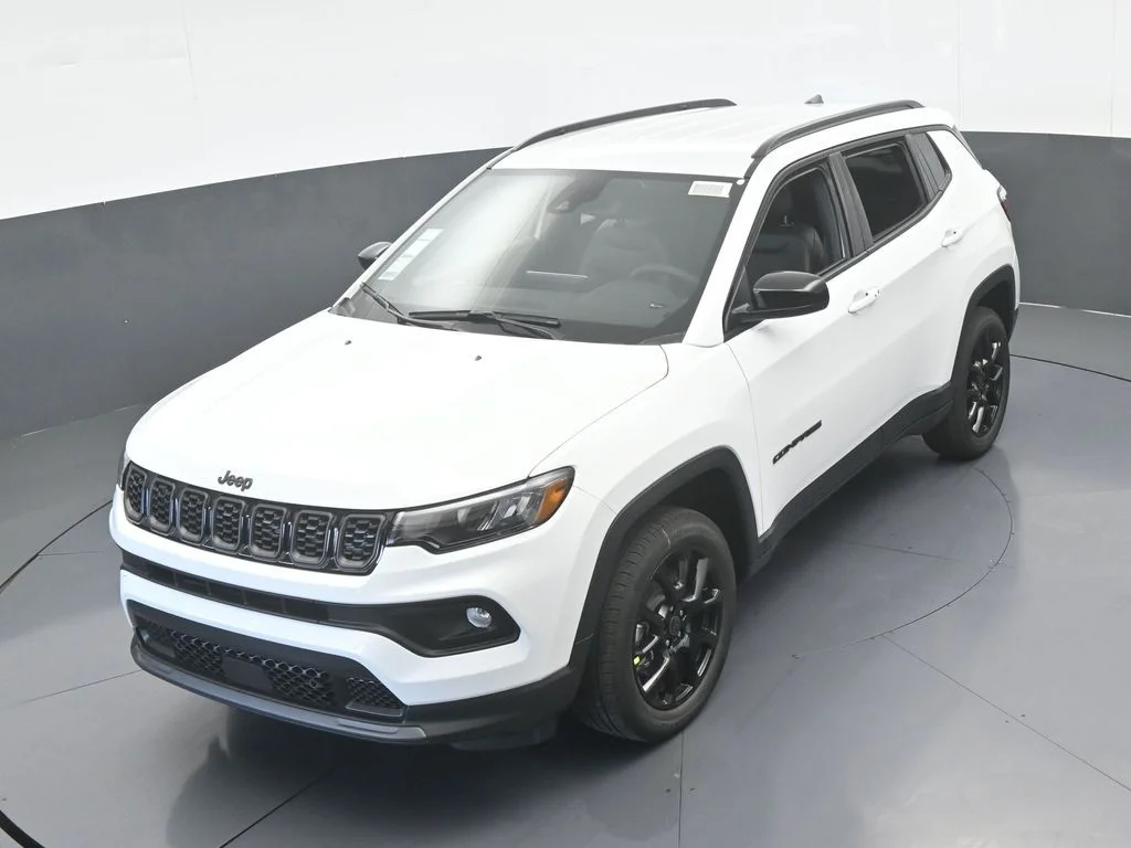 New 2026 Bright White Clear-Coat Exterior Paint Jeep Latitude image 39