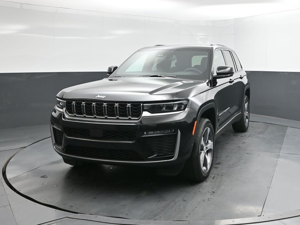New 2026 Diamond Black Crystal Pearlcoat Jeep Limited image 30