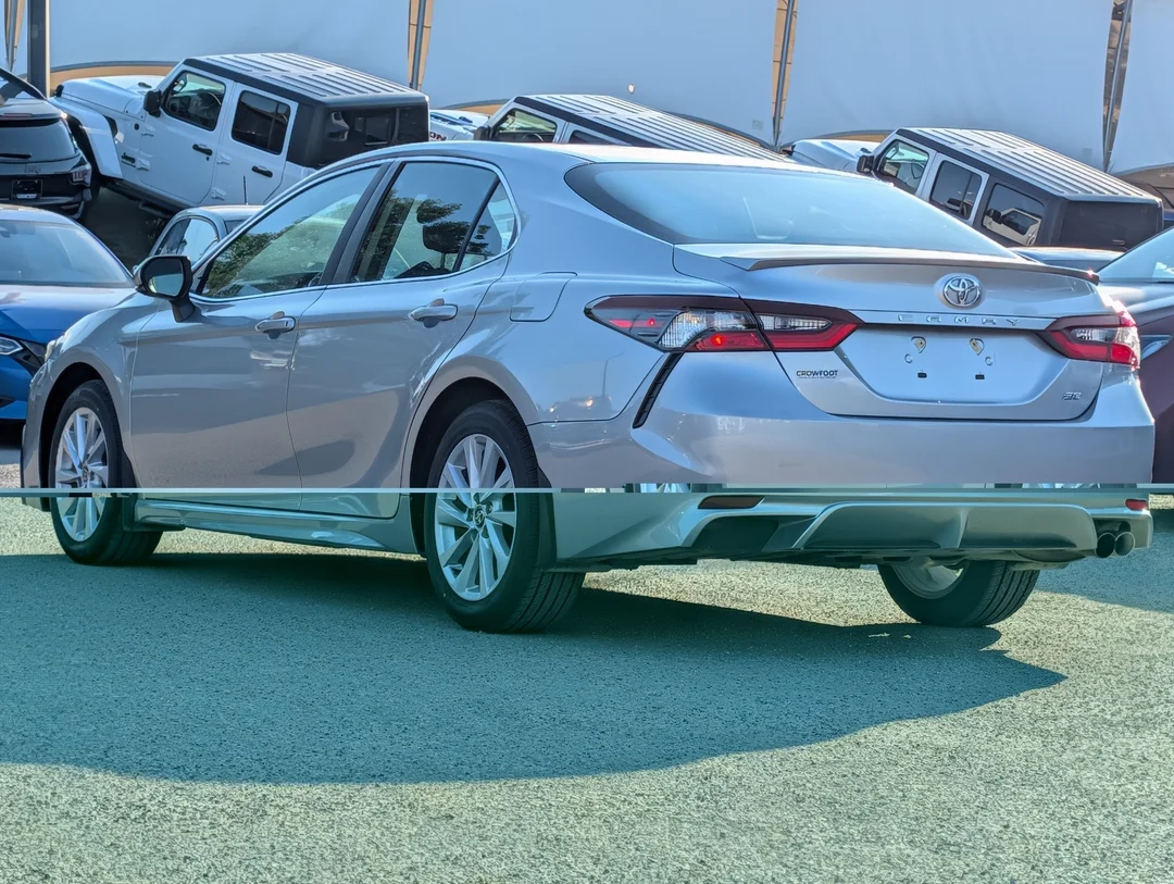 Certified Used 2024 Silver Toyota SE - - FWD - Heated Seats & Wheel - 7 Touchscreen - Apple CarPlay - Android Auto & More! image 6