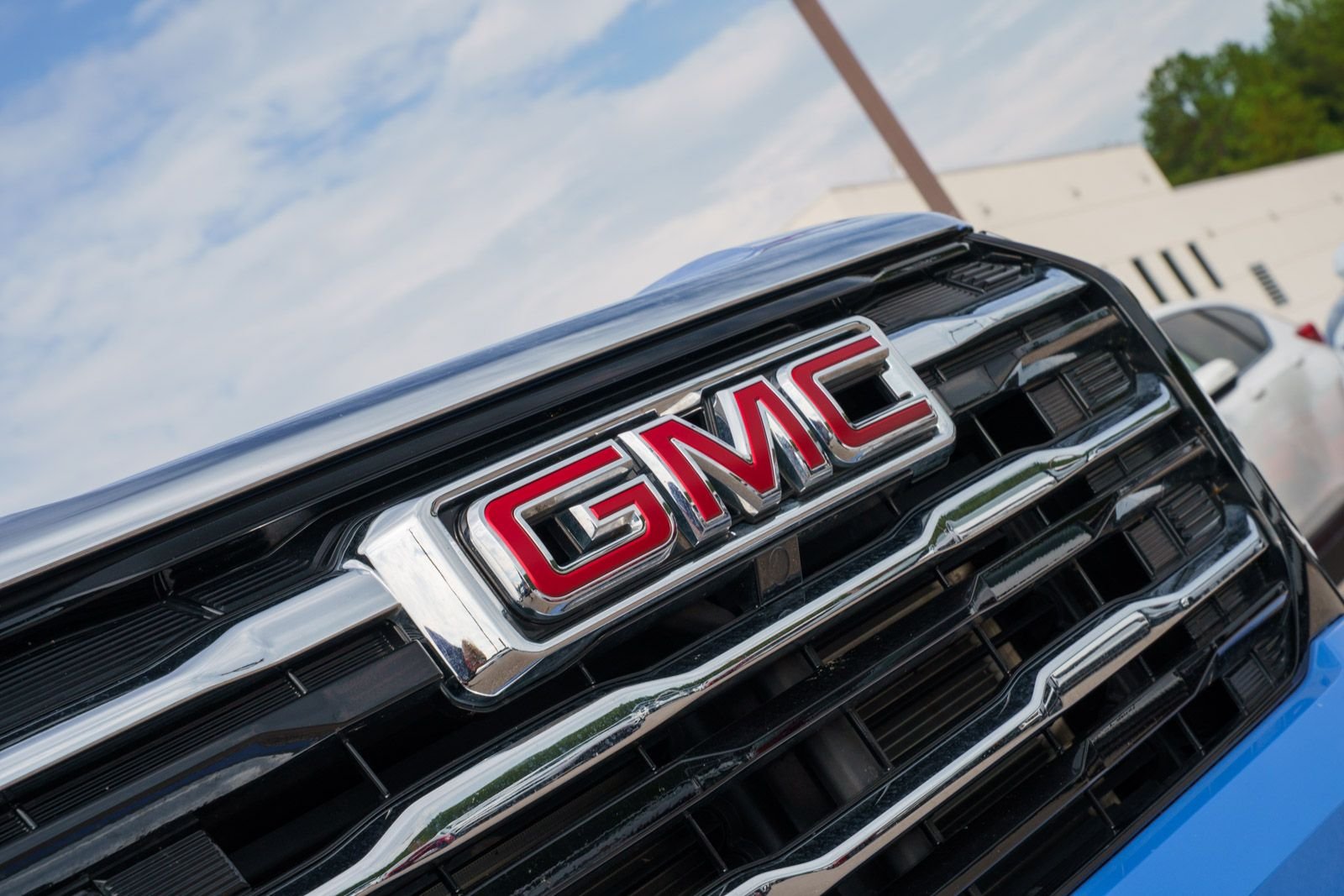 Used 2026 Blue GMC Elevation image 10