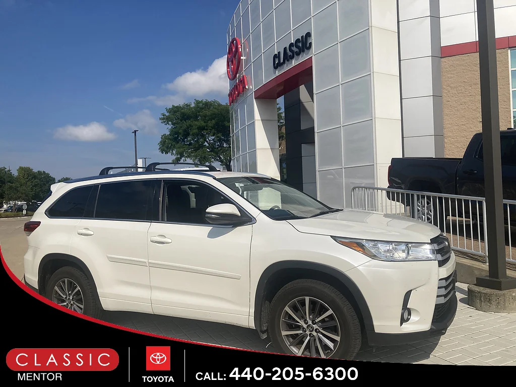 Used 2017 Blizzard Pearl Toyota XLE image 1
