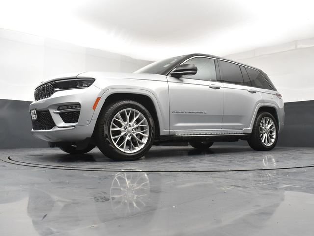 Used 2024 Silver Jeep Summit image 21