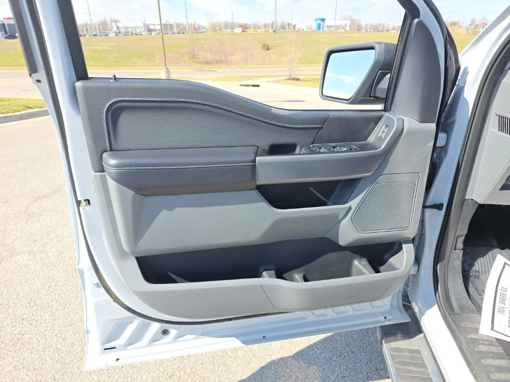 Used 2025 White Ford XLT image 9