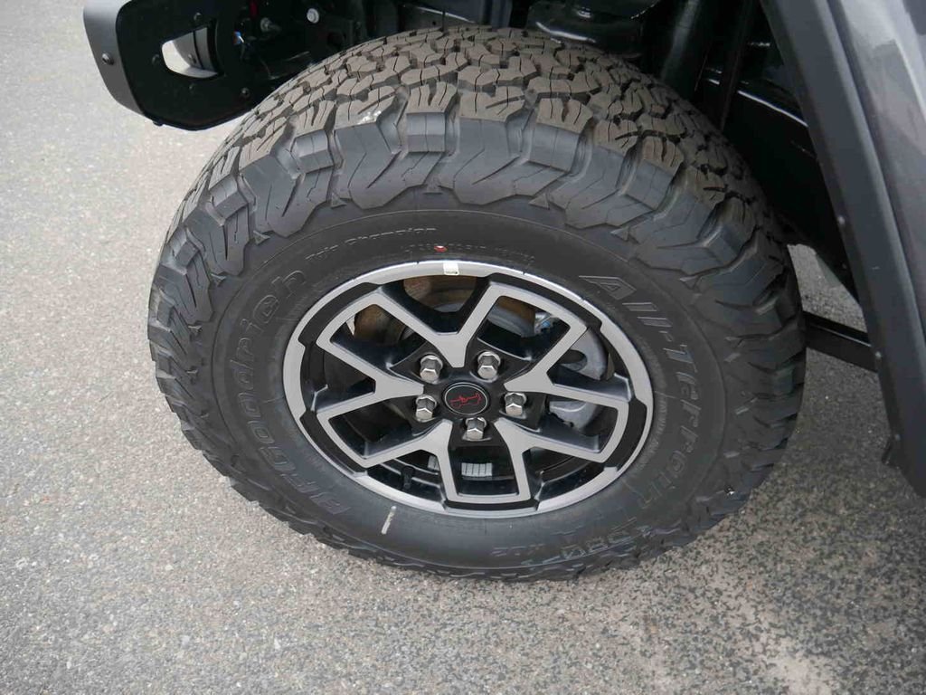 New 2026 Granite Crystal Metallic Clearcoat Jeep Rubicon image 12
