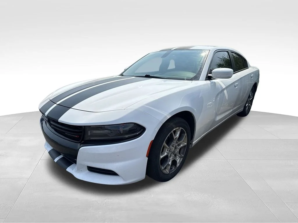 Used 2016 White Dodge SXT image 3