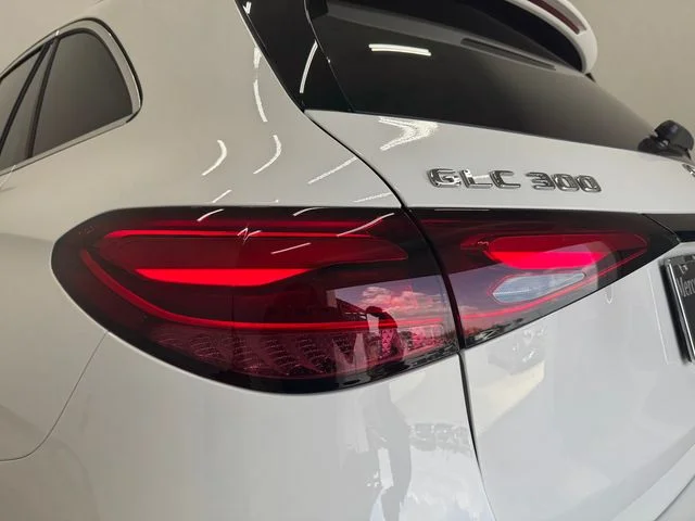 New 2027 White Mercedes-Benz GLC 300 image 34