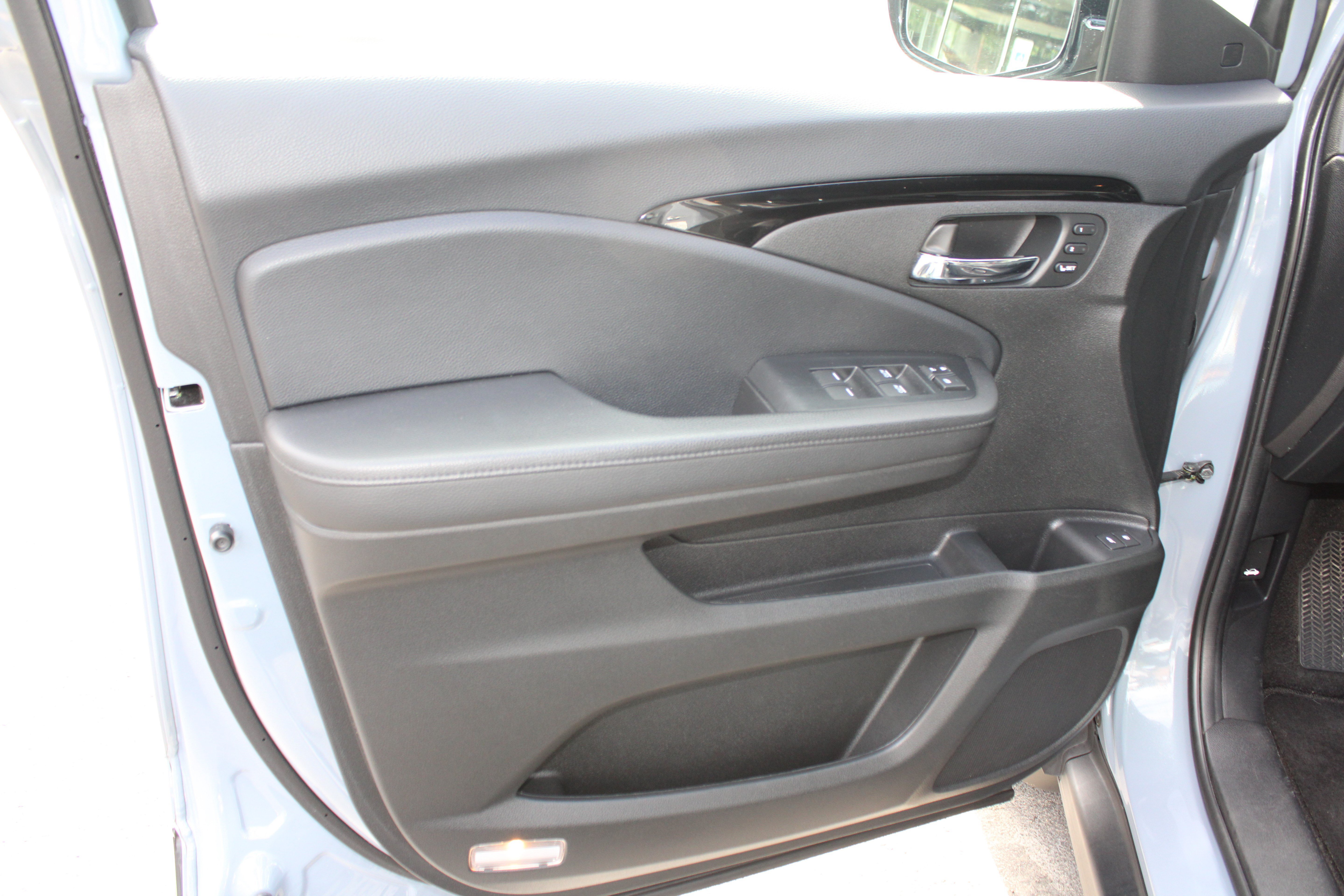 Used 2022 Sonic Gray Pearl Honda Elite image 15