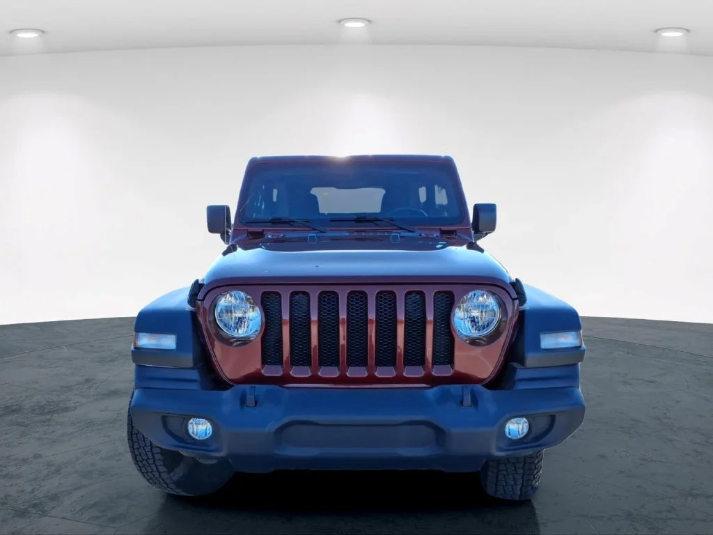 Used 2021 Red Jeep Sport S image 4