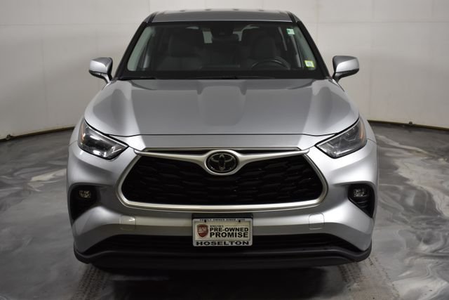 2022 Toyota Highlander LE - Photo 13