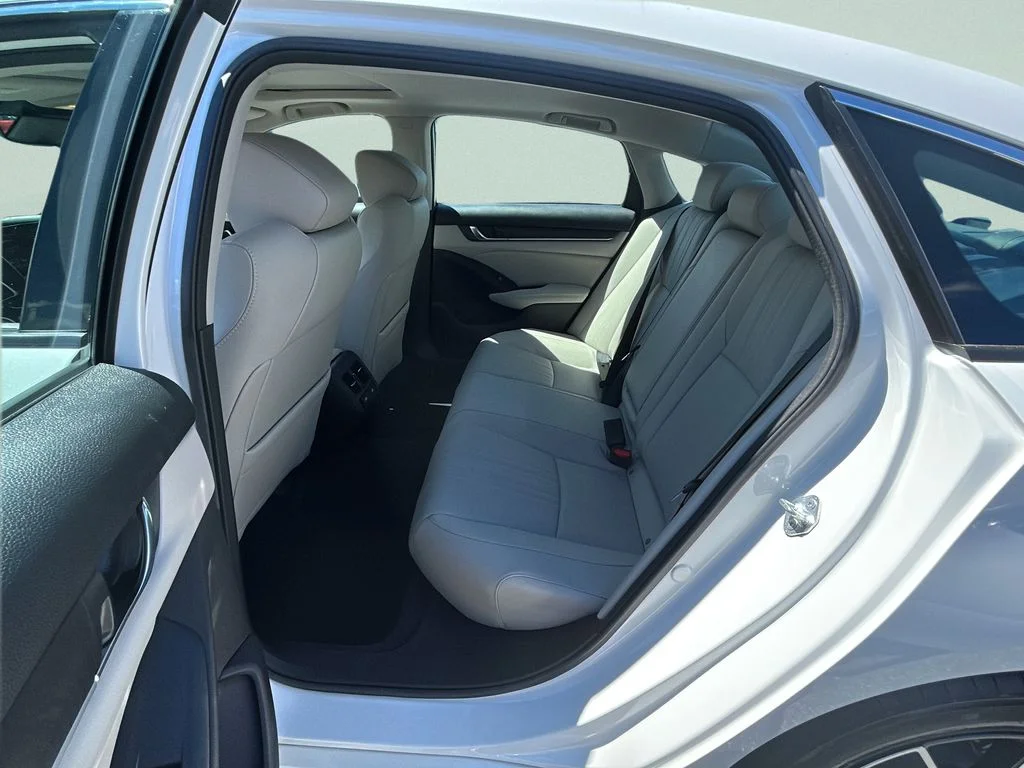 Used 2021 White Honda EX-L image 11