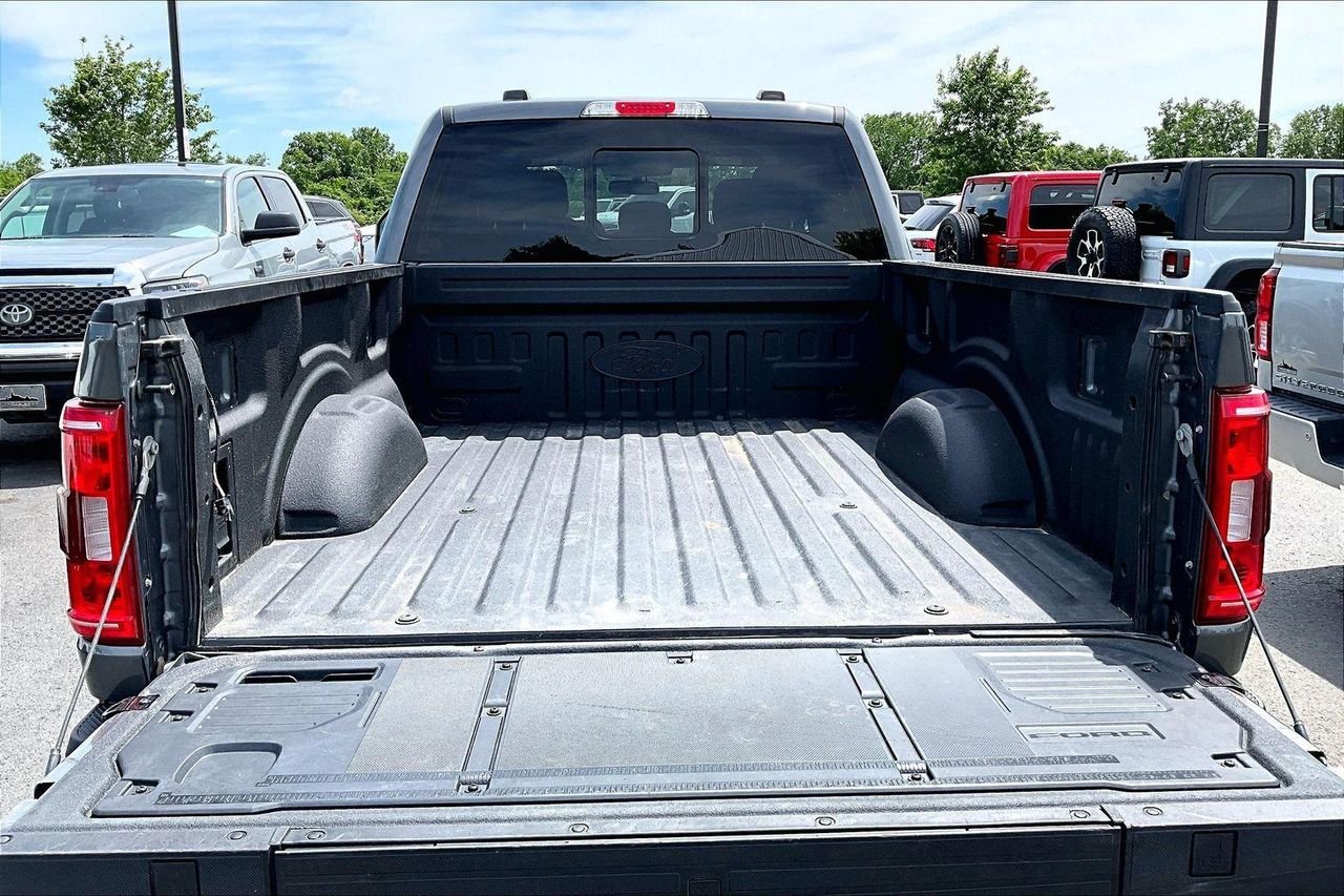 Used 2023 CARBONIZED GRAY METALLIC Ford XLT image 9