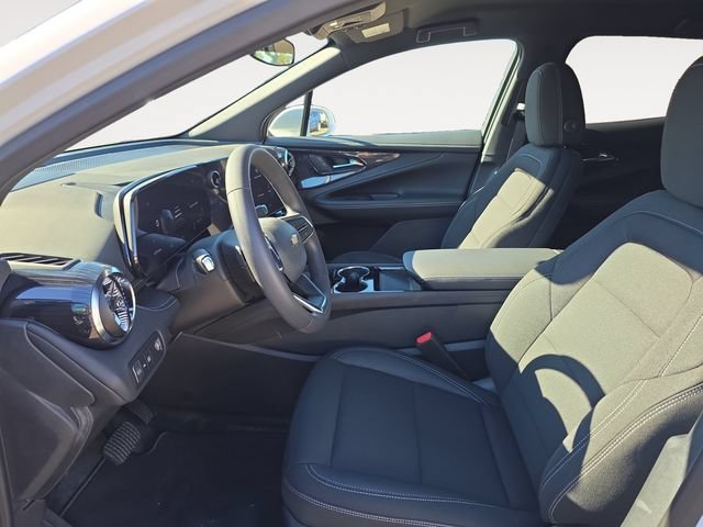 New 2026 Summit White Chevrolet LT image 9