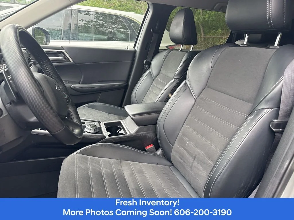 Used 2024  Mitsubishi SE image 13