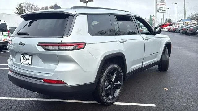 New 2026 Silver Zynith Exterior Paint Jeep Limited image 3