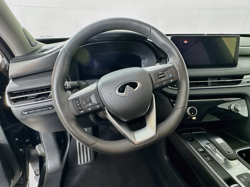 Certified Used 2026 Black INFINITI LUXE image 14