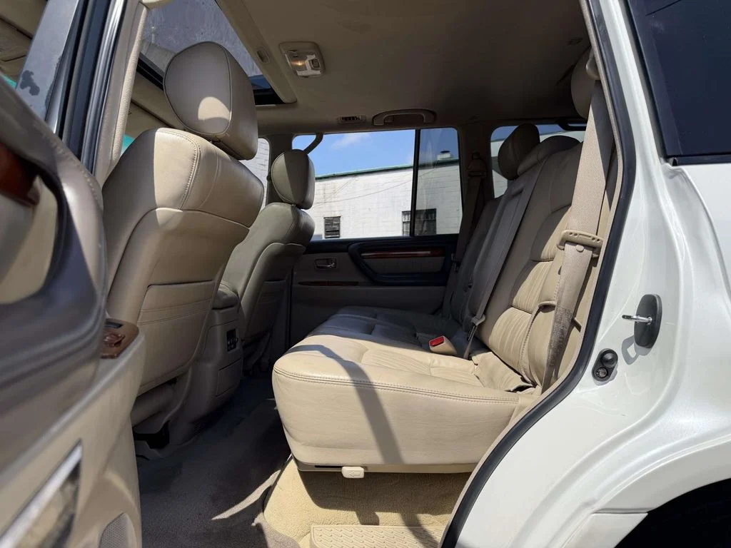 Used 2004 White Lexus 470 image 22
