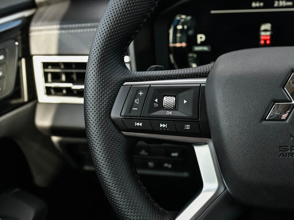 2025 Mitsubishi Outlander Plug-in Hybrid SEL - Photo 21