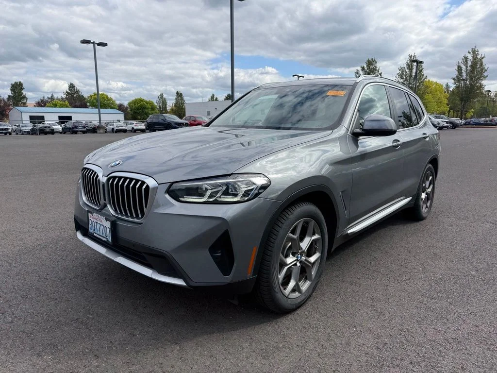 Used 2023 Skyscraper Gray Metallic BMW xDrive30i image 3